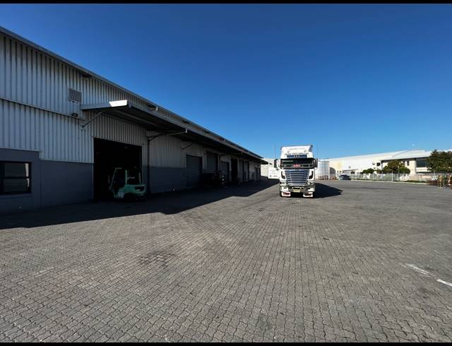 3,938M² WAREHOUSE TO LET IN AIRPORT INDUSTRIA